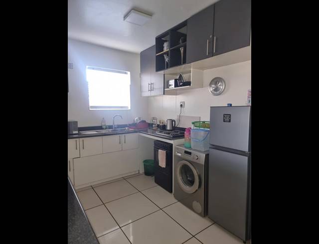 1 BEDROOM APARTMENT FOR SALE IN MALVERN EAST